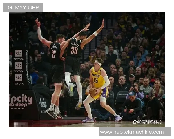 湖人轻松击败开拓者：战术与团队合作的完美结合