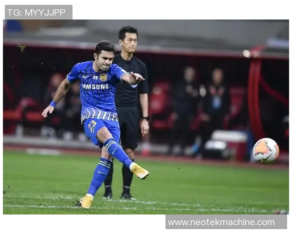 江苏苏宁队门将被罚下场，临危受命的替补守门员表现抢眼