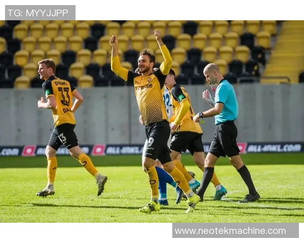 辛德勒菲尔德德乙降级悬在头上,风雨欲来局势堪忧 辛德勒菲尔德德乙降级悬在头上,风雨欲来局势堪忧